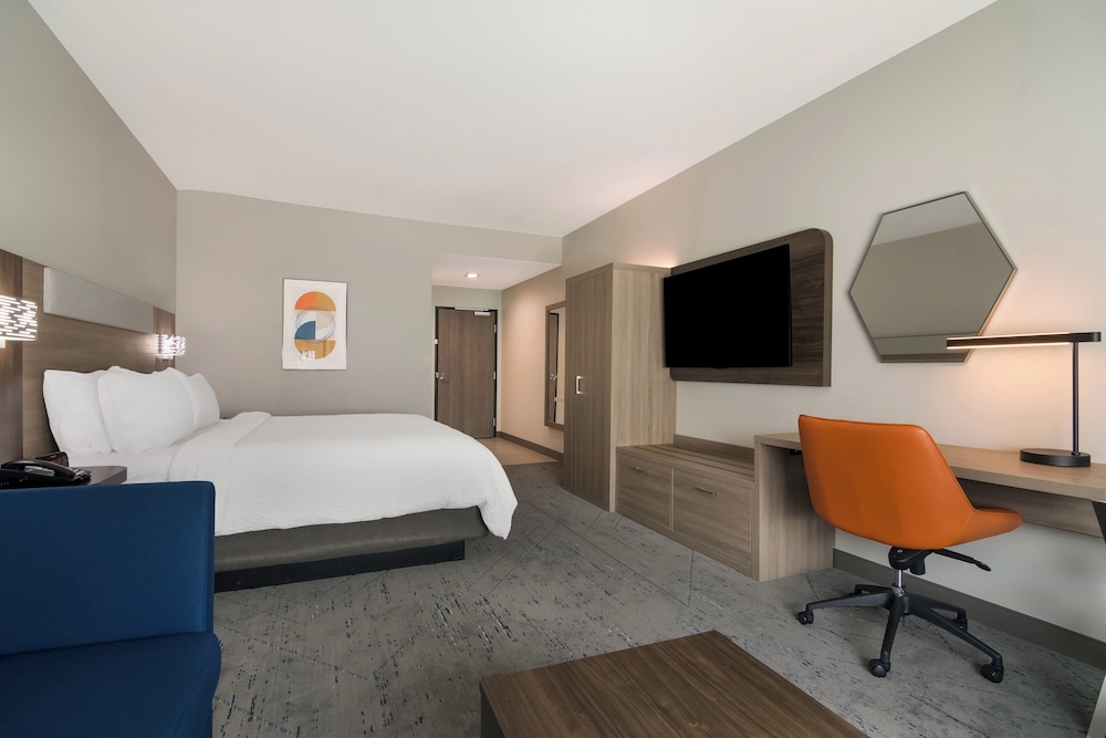 Suite, King Bed, Bath and Shower