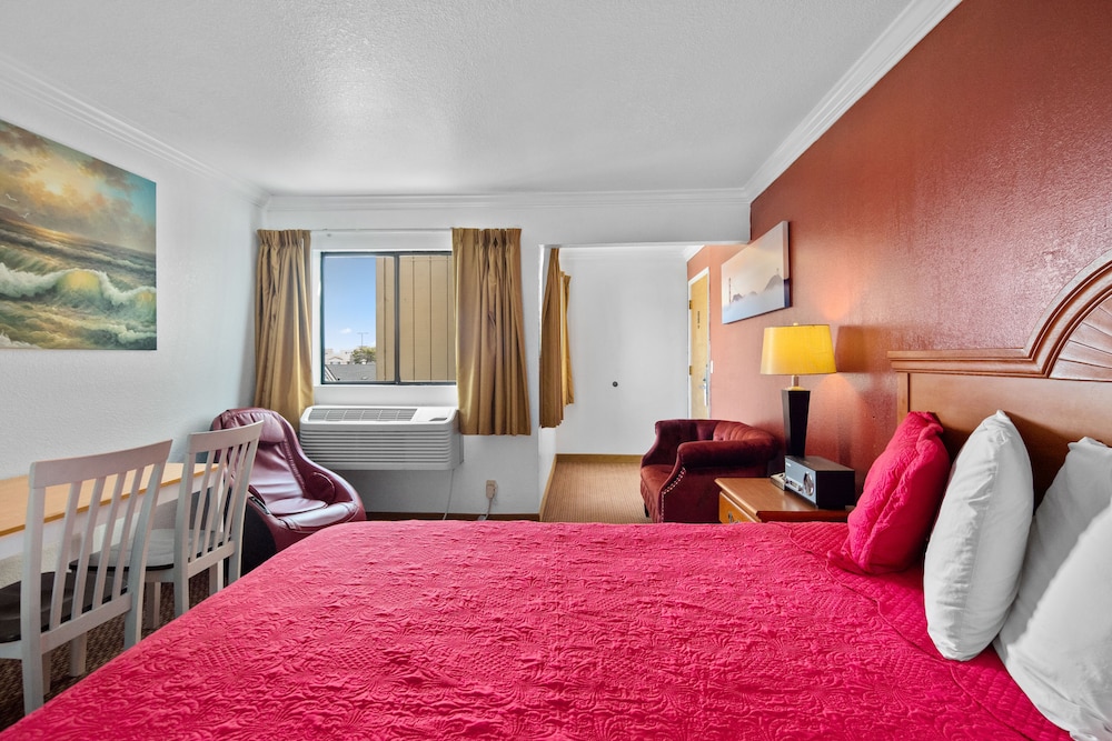 Americana Inn 22/67