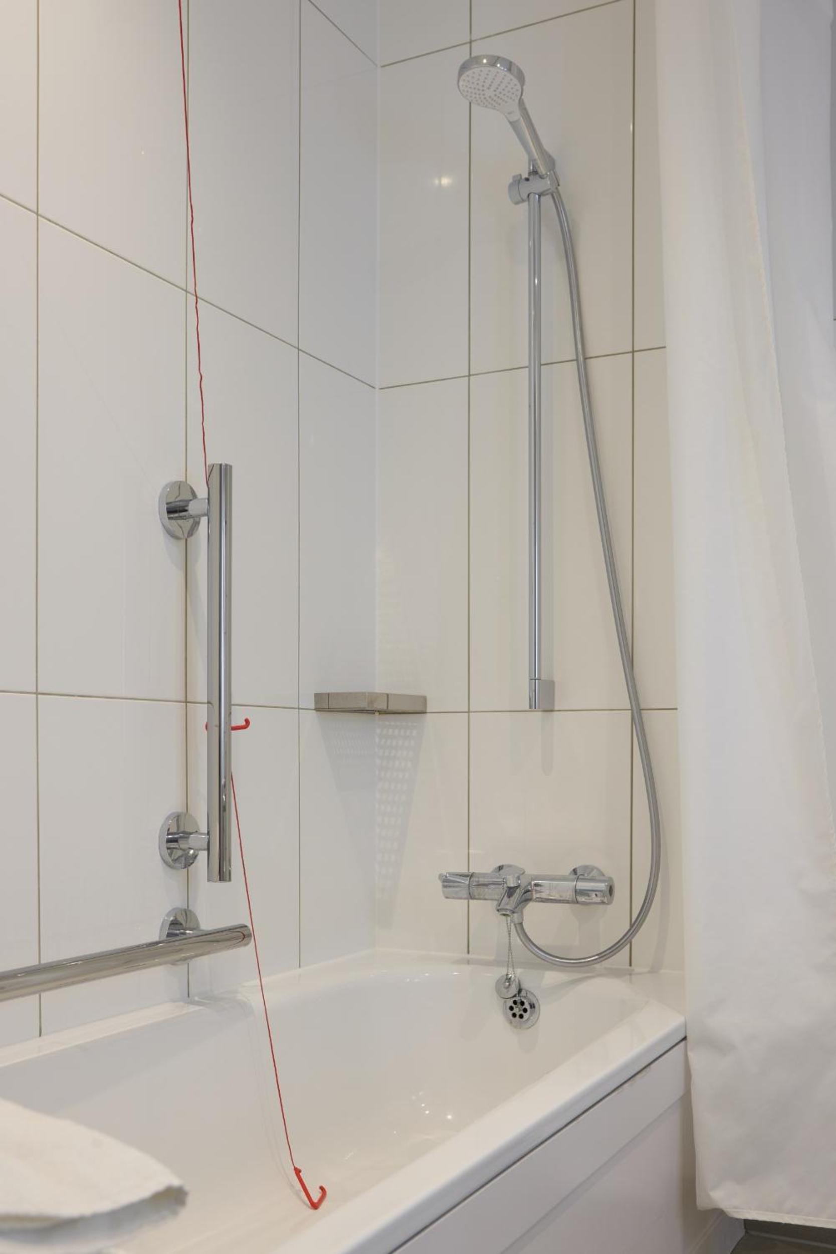 غرفة بسرير كينج وسرير كوين لذوي الإعاقة، DoubleTree by Hilton St Anne's Manor 8/10