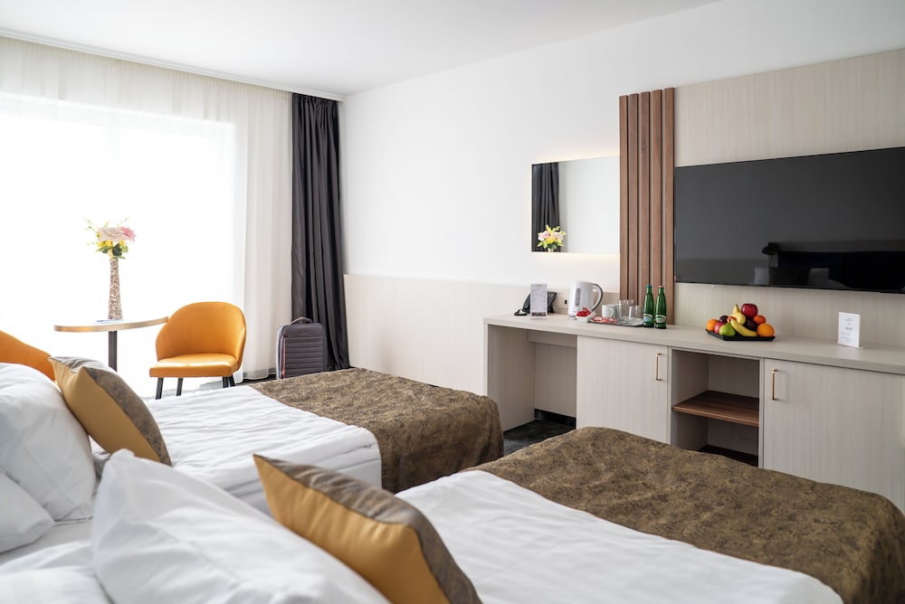 DELUXE, DOUBLE BED