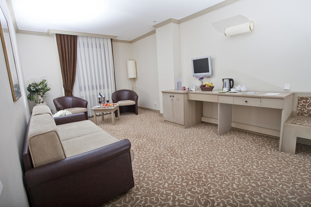 Sergah Hotel 31/51