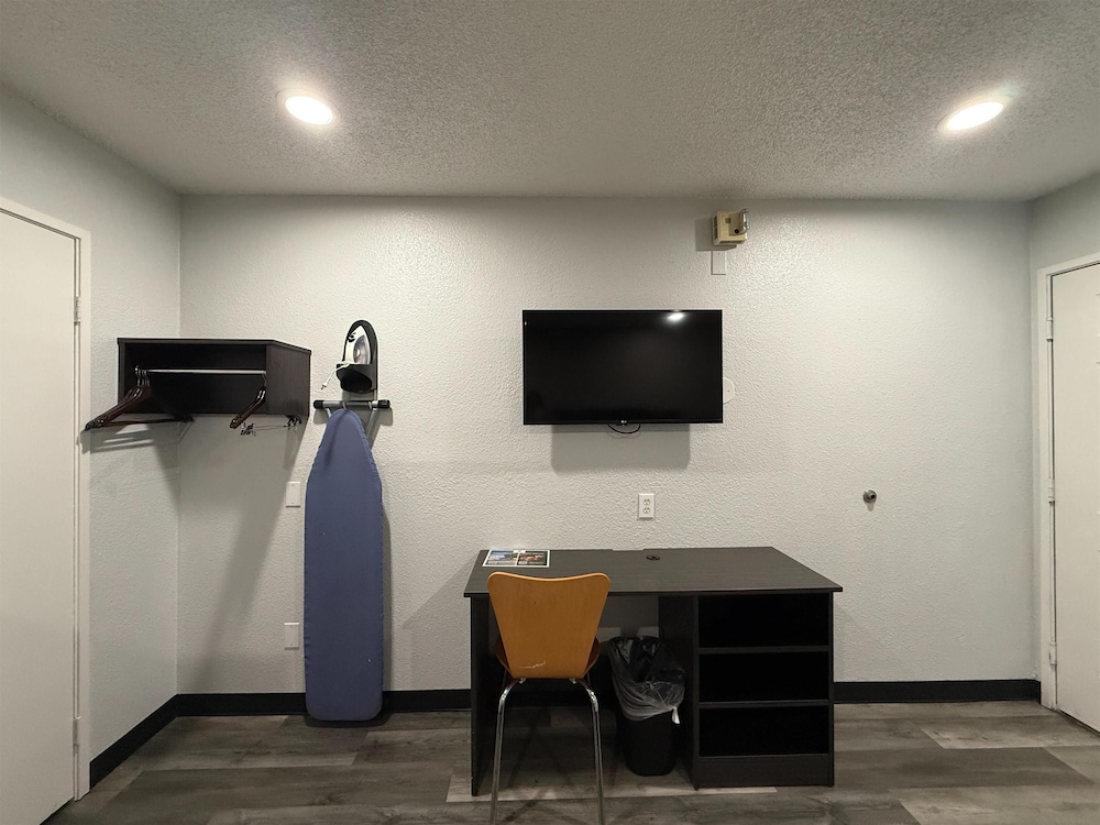 OYO 1000969 Studio6 Tacoma, WA - South 28/35