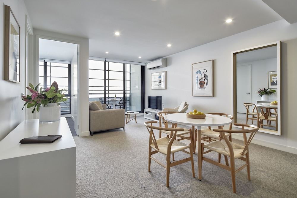 381 Cremorne 42/57