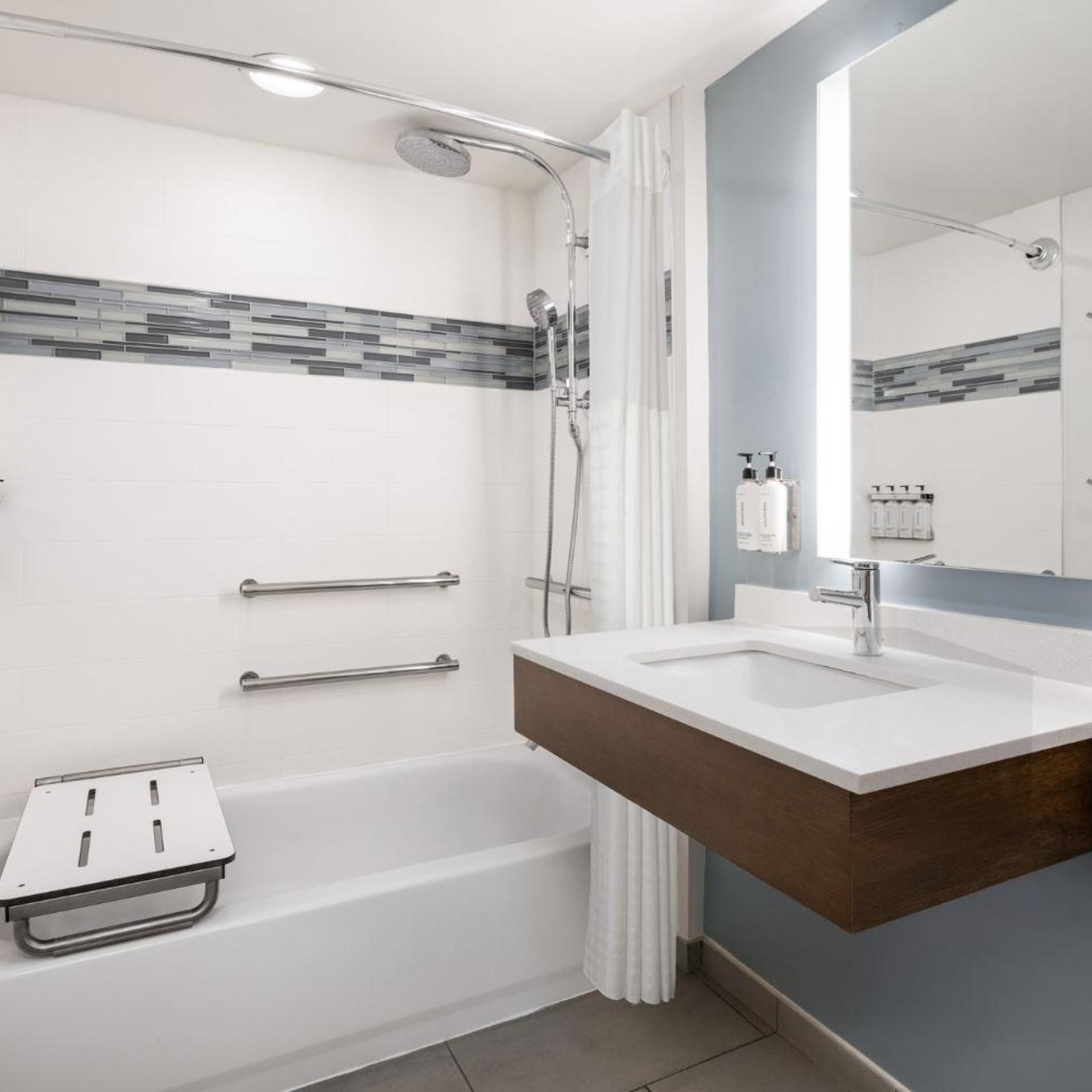 غرفة قياسية بسريرين كوين بحوض استحمام، EVEN Hotel Chicago Tinley Park-Conv Ctr, an IHG Hotel 7/9