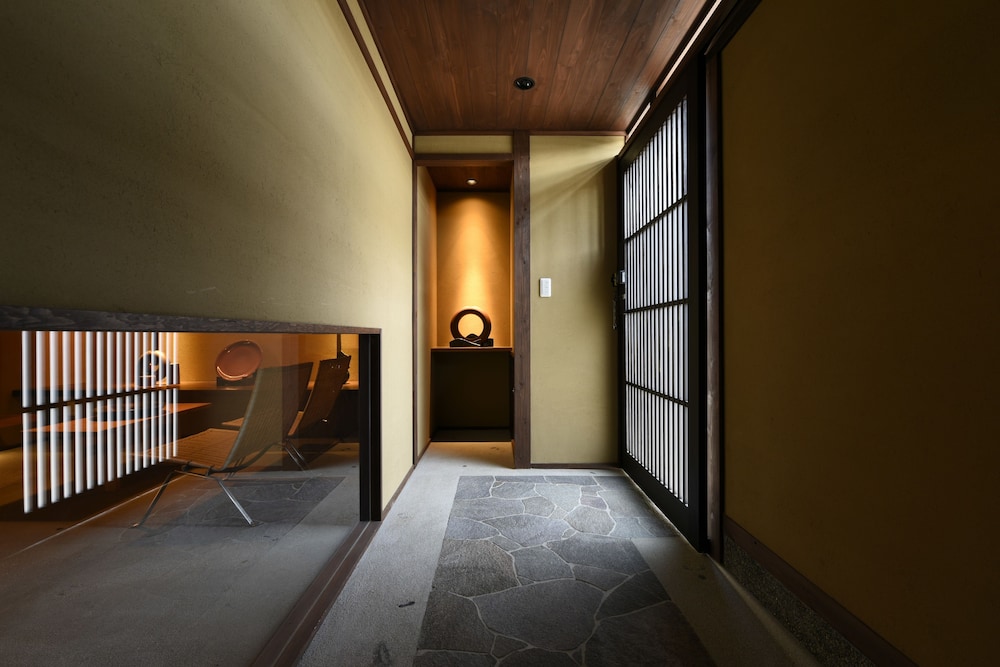 Kuraya Kiyomizu-Gojo 9/51