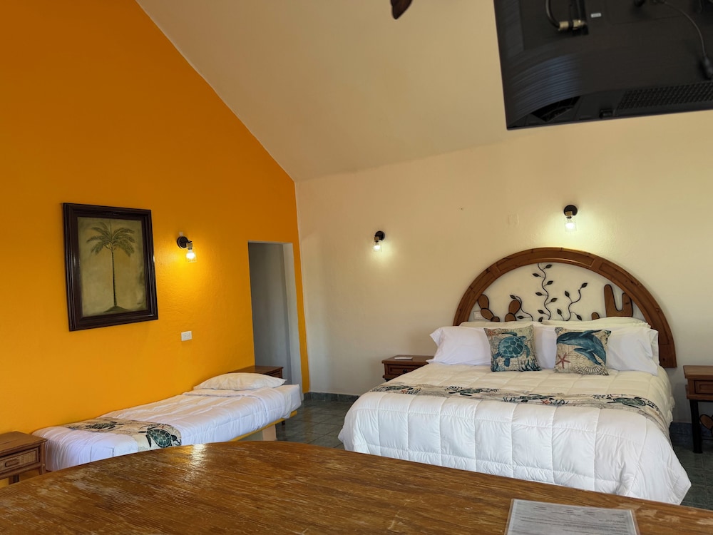 Lagoon, Suite, King Bed, Sofa
