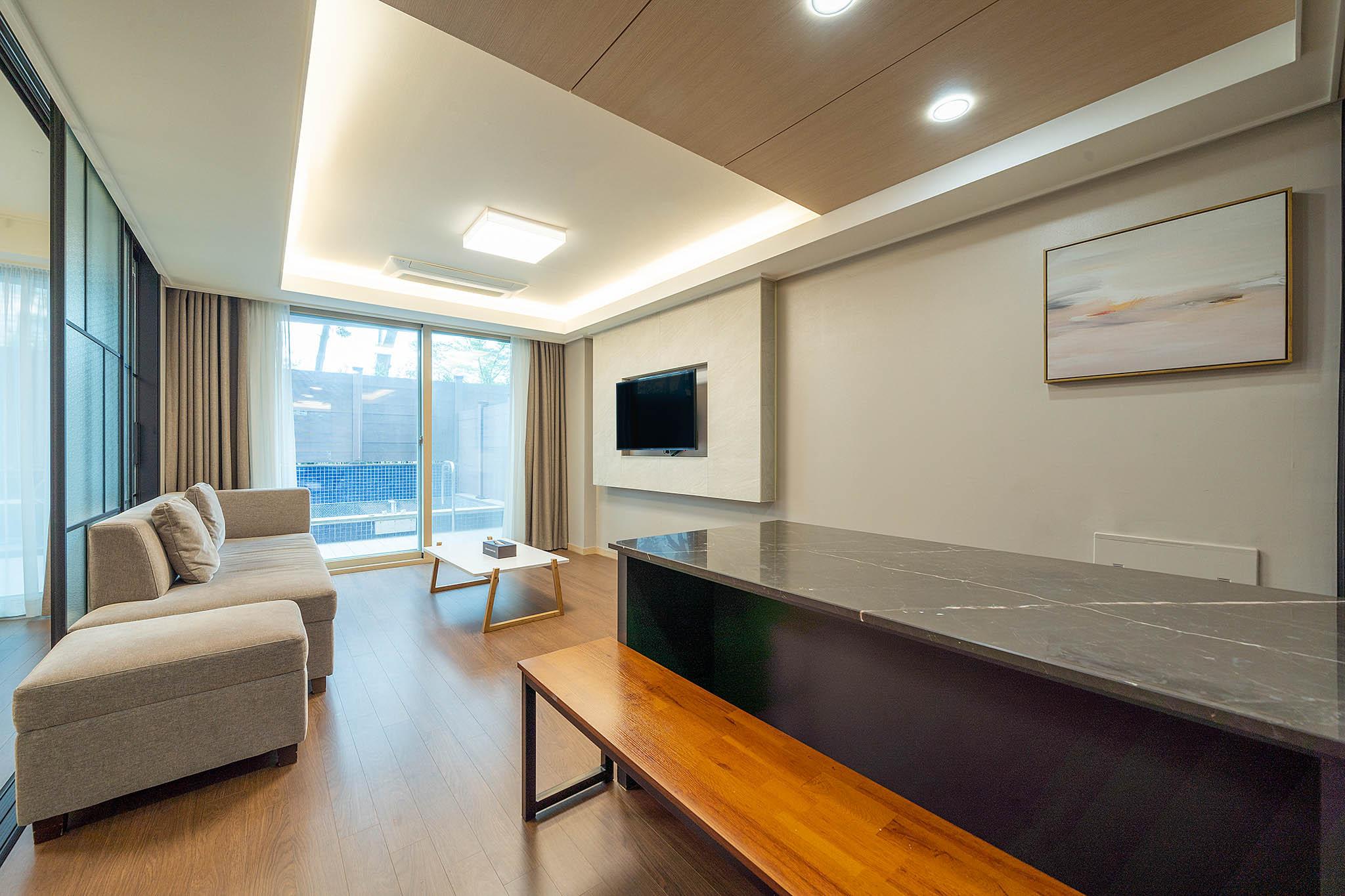 Chungchoho Best Hotel 33/42