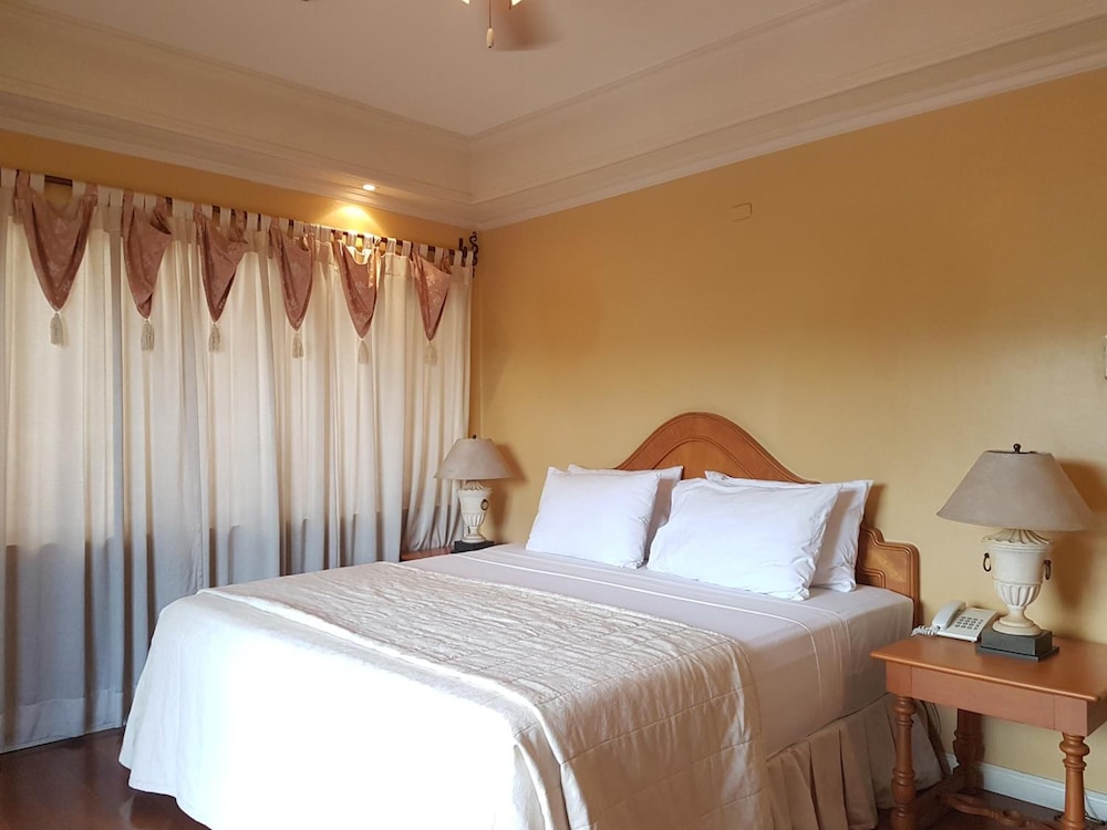 Sophia Suites Residence Hotel 11/45