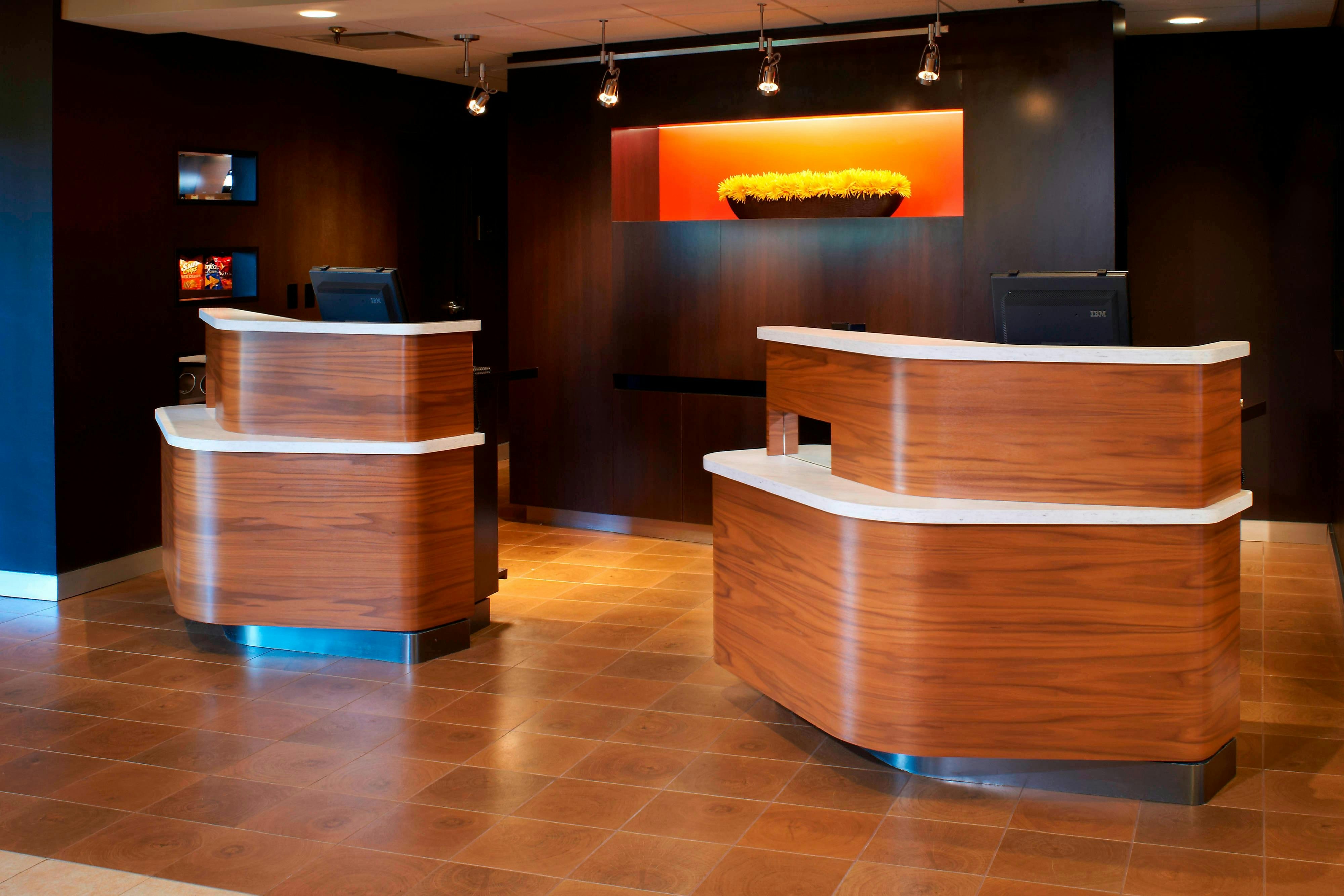 Lobby at Courtyard by Marriott Chicago Deerfield, DEERFIELD - IL