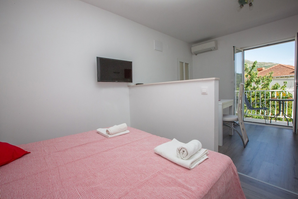 APARTMENTS VILLA ROZA 32/67