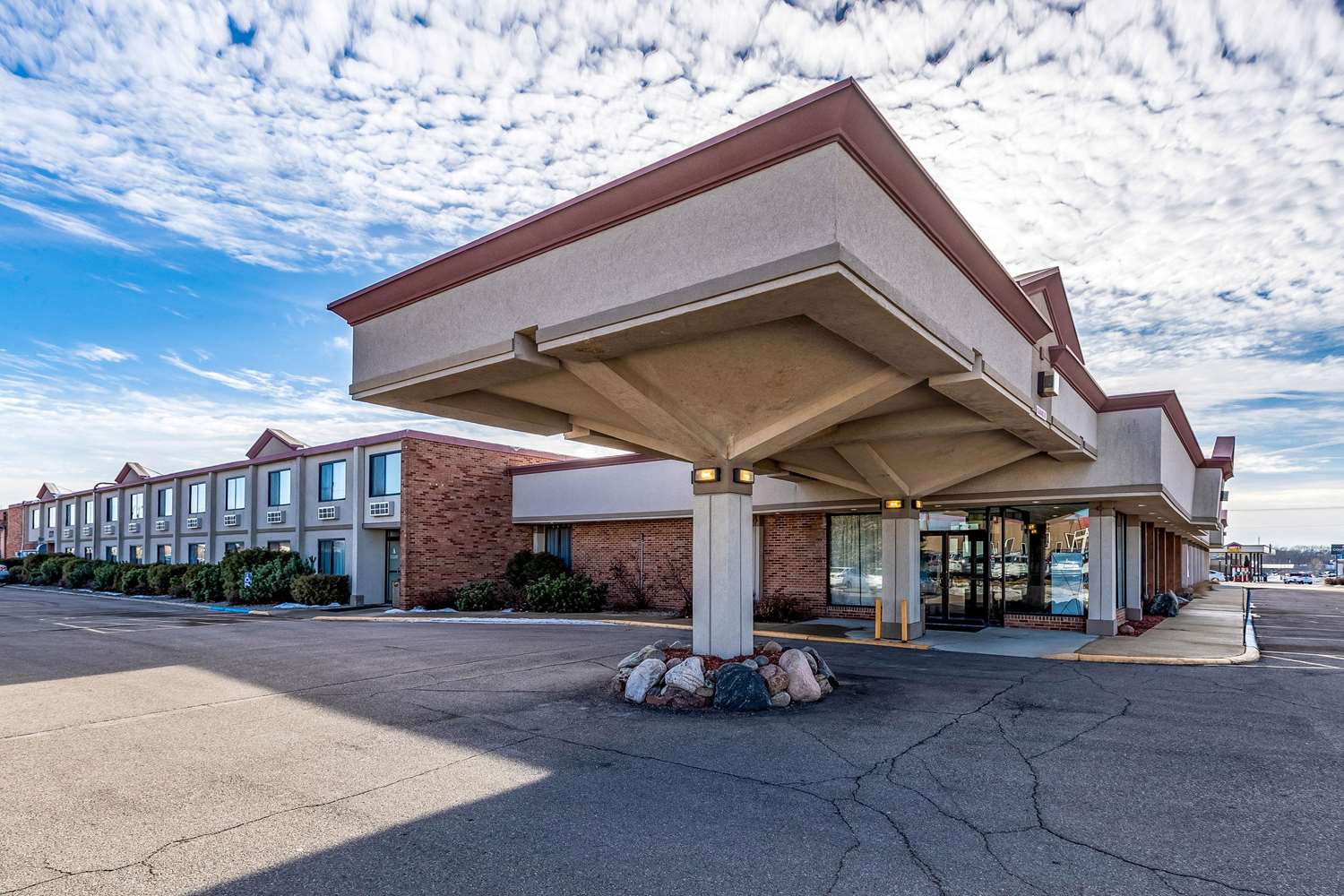 Econo Lodge Albert Lea 15/17