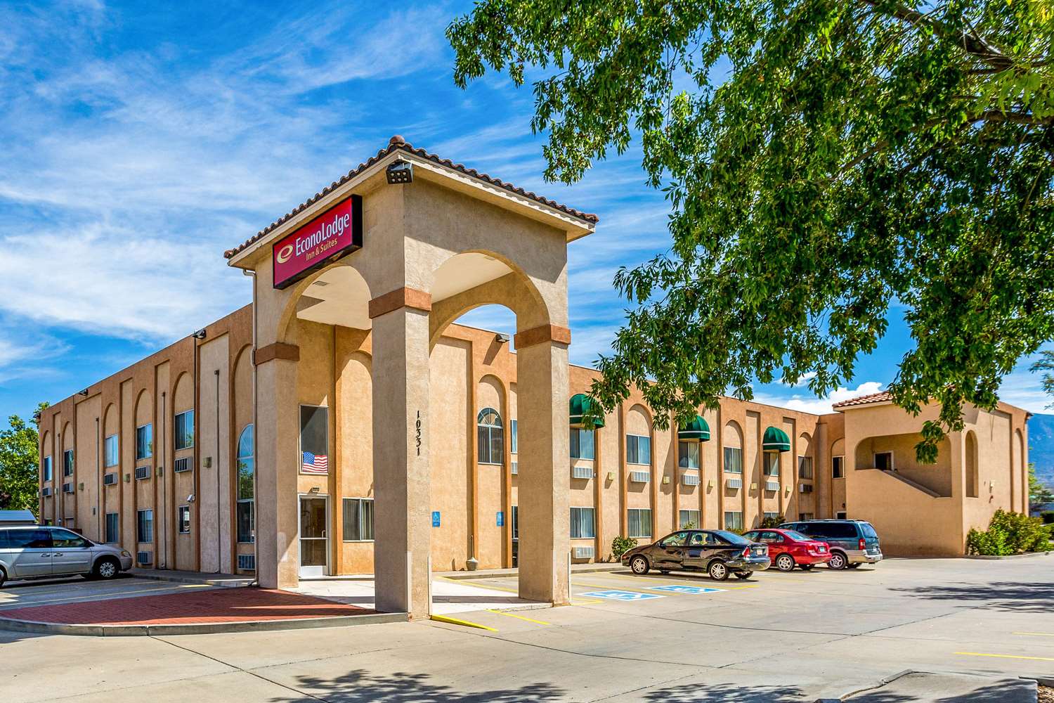 Econo Lodge Inn and Suites Albuquerque East I-40 Eubank Exit 37/37