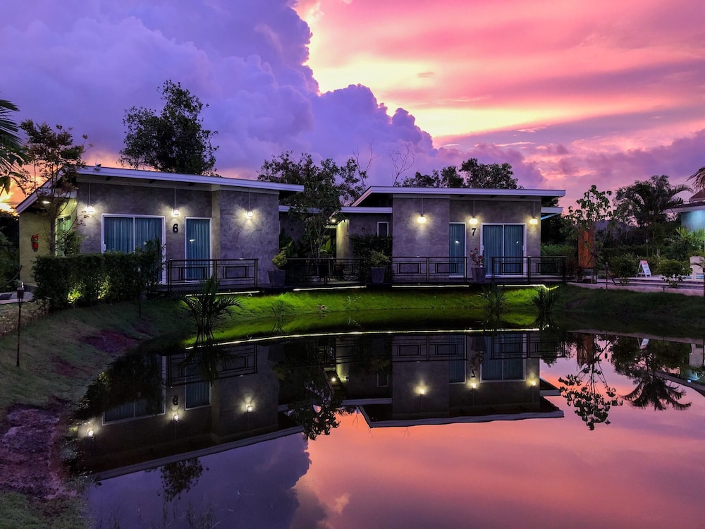 Loftpical Resort 6/49