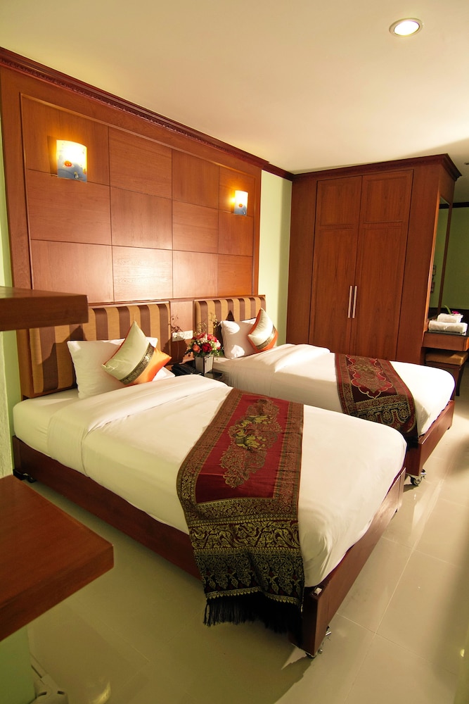 Sky Suites 16/35