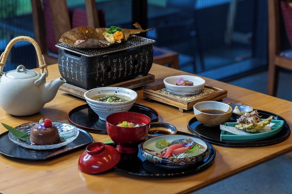 ONSEN @ MONCHAM 50/65