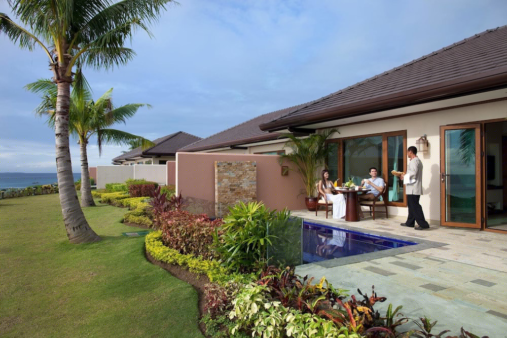 Crimson Resort and Spa Mactan 40/50