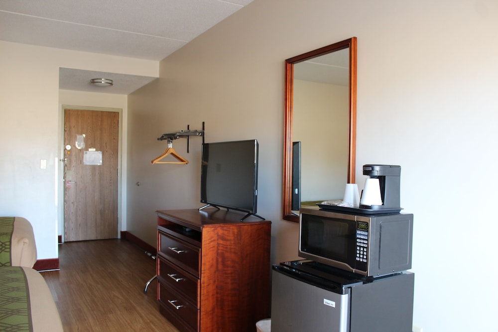 Econo Lodge Cadillac, MI 31/40