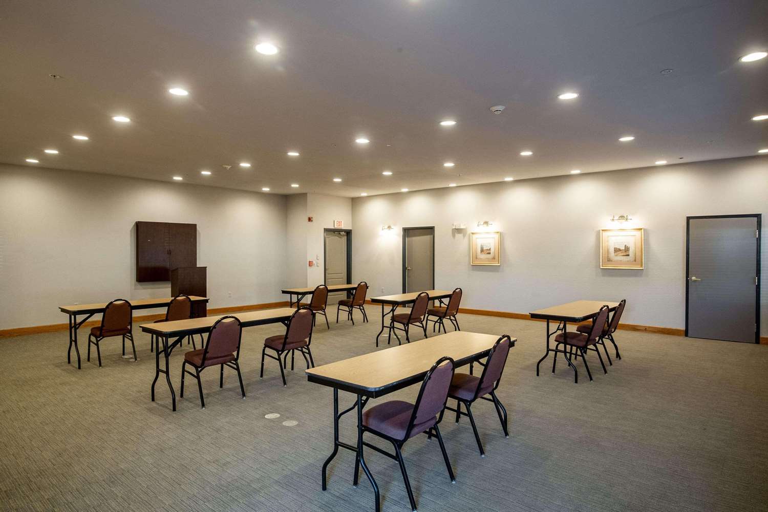 Country Inn & Suites By Radisson, El Dorado, AR 15/16