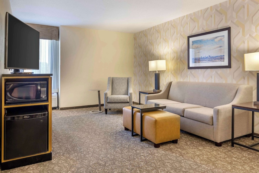 Drury Inn and Suites Southwest St. Louis 27/50
