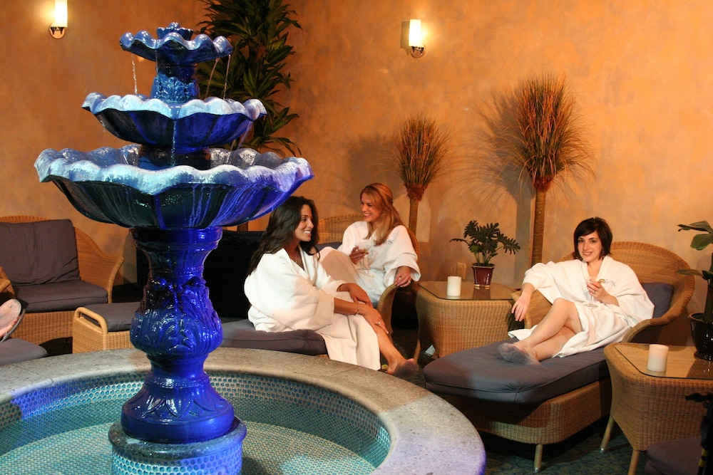 The Inn And Spa At East Wind 37/70
