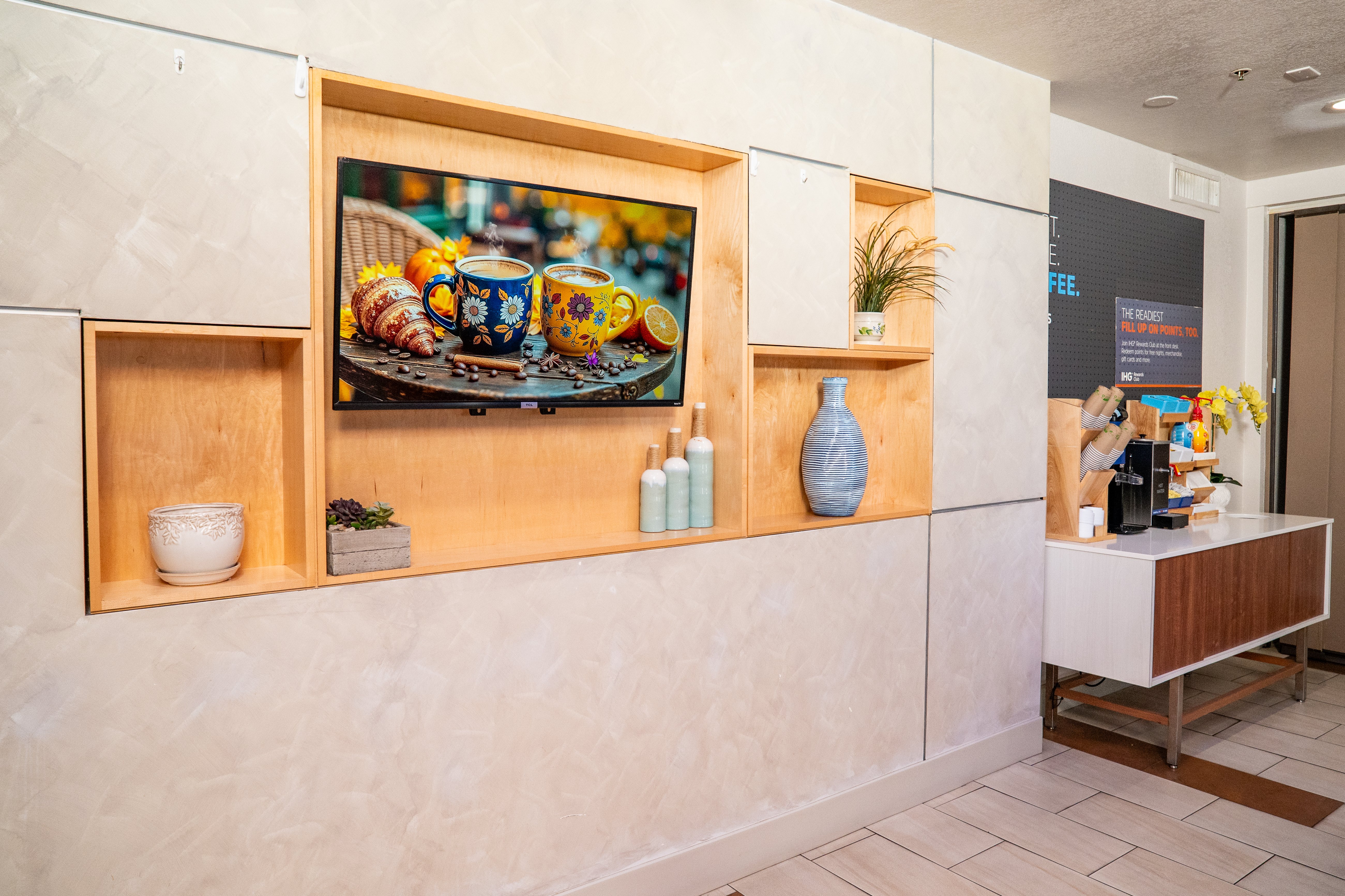 Holiday Inn Express Hotel & Suites Hesperia 8/56