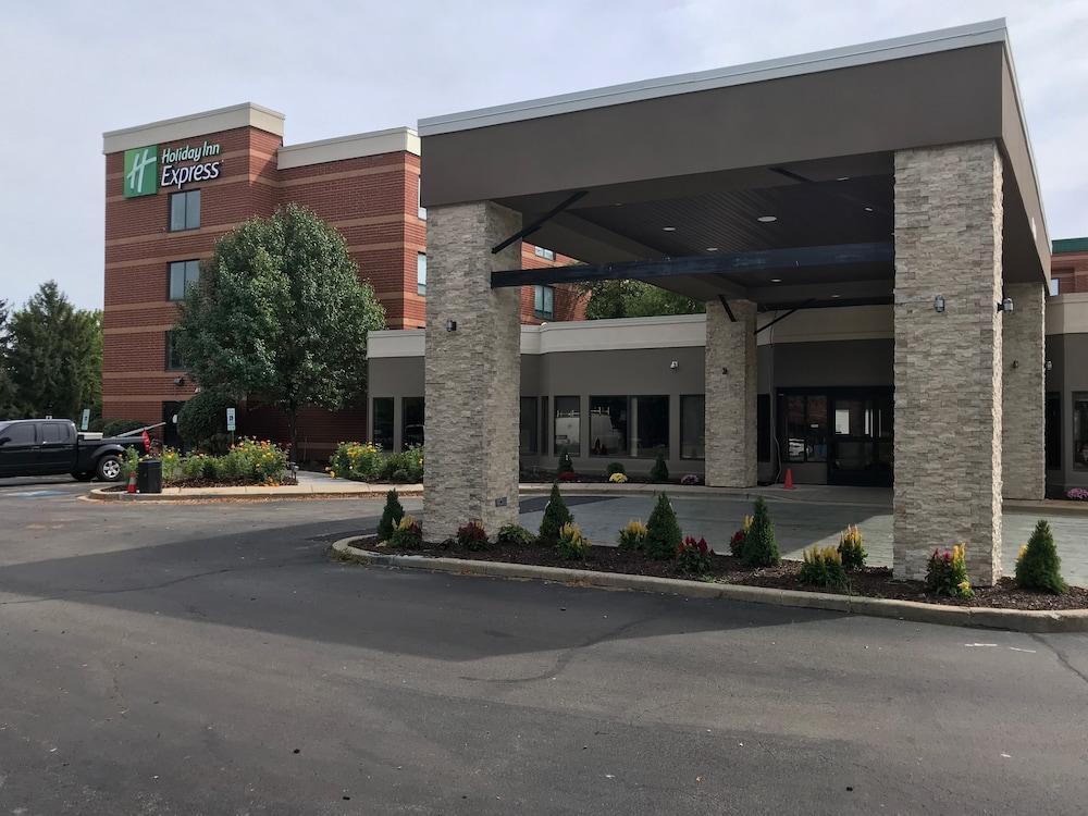 Holiday Inn Express Naperville 63/69
