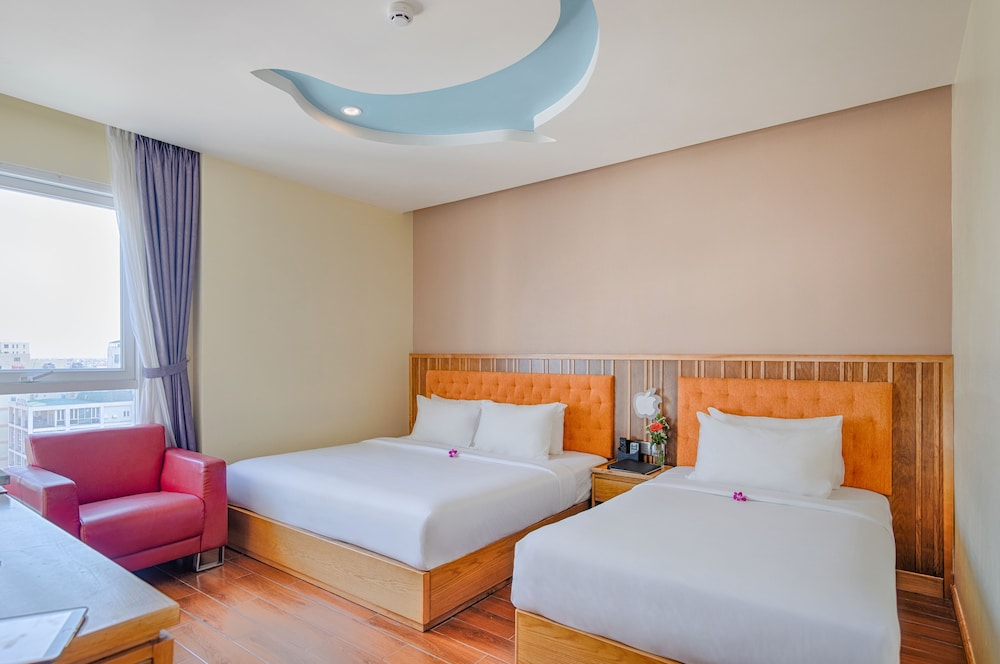 Sea Queen Hotel 25/50