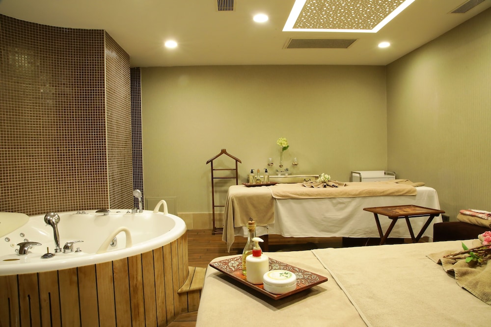 Cevahir Hotel Istanbul Asia 50/50
