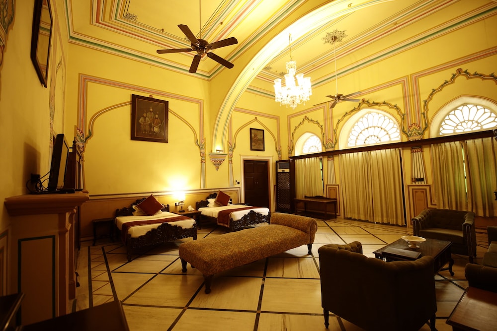 NARAIN NIWAS PALACE 32/49