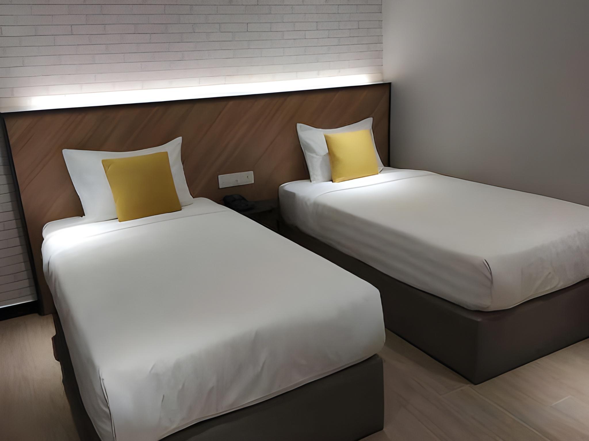 Superior, Twin Beds, No Window