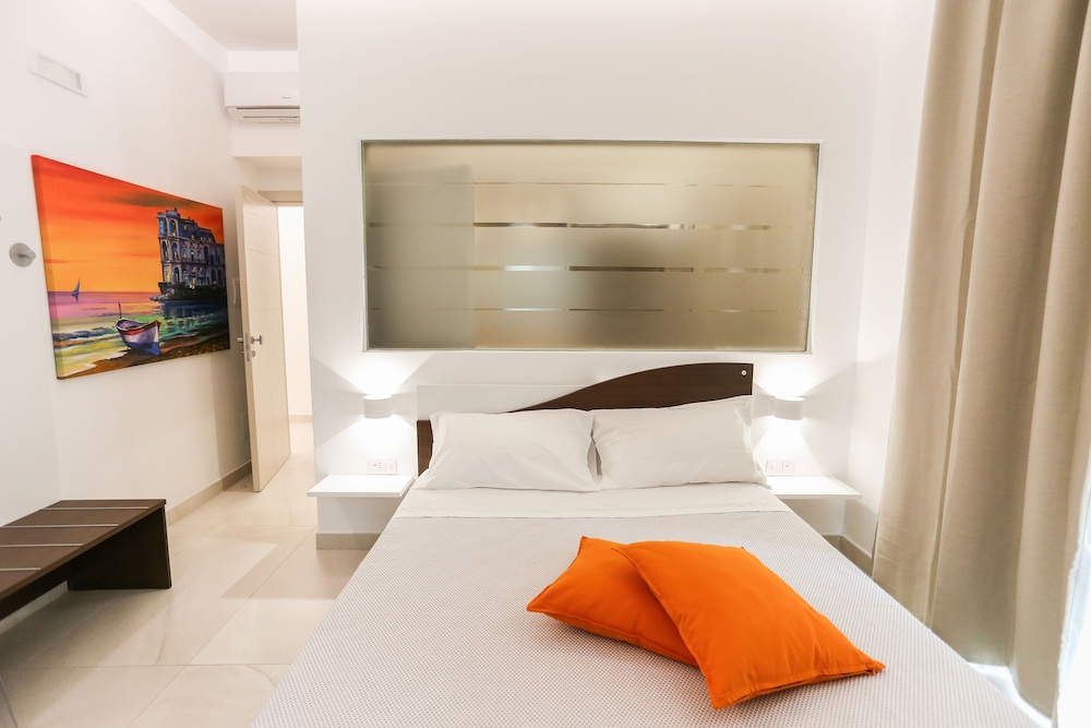 LUXURY, KING BED, CITY VIEW, BALCONY