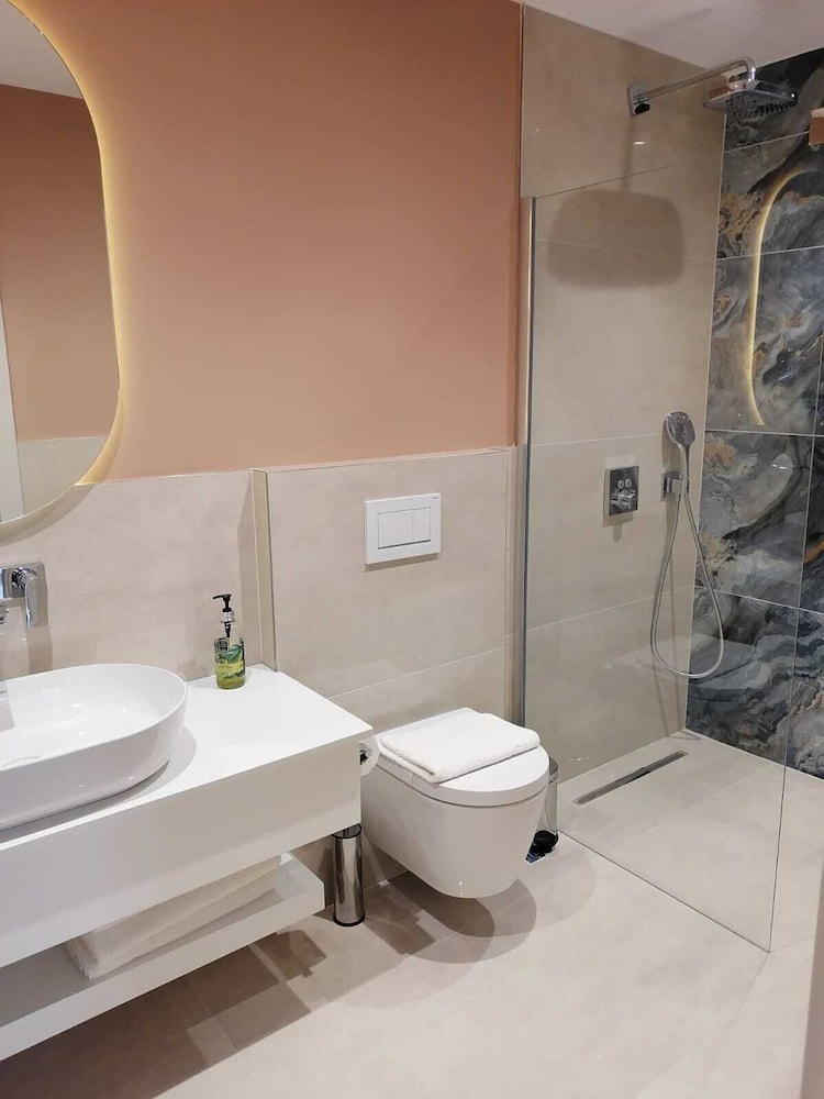 Muhtar Hotel 44/49