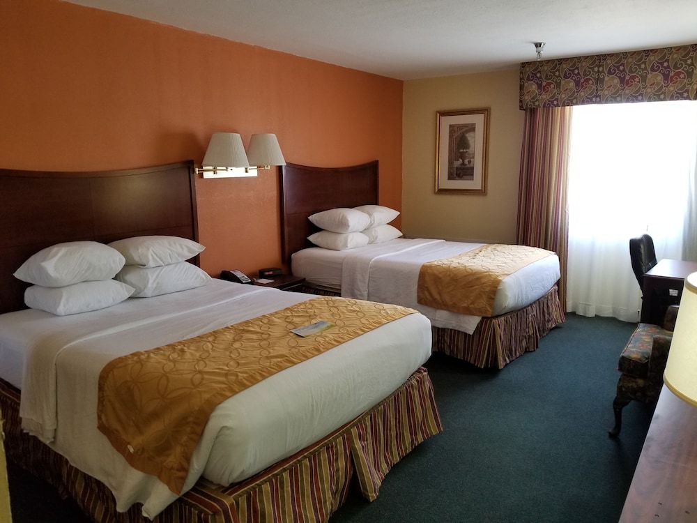 Days Inn & Suites by Wyndham Red Rock-Gallup 10/20
