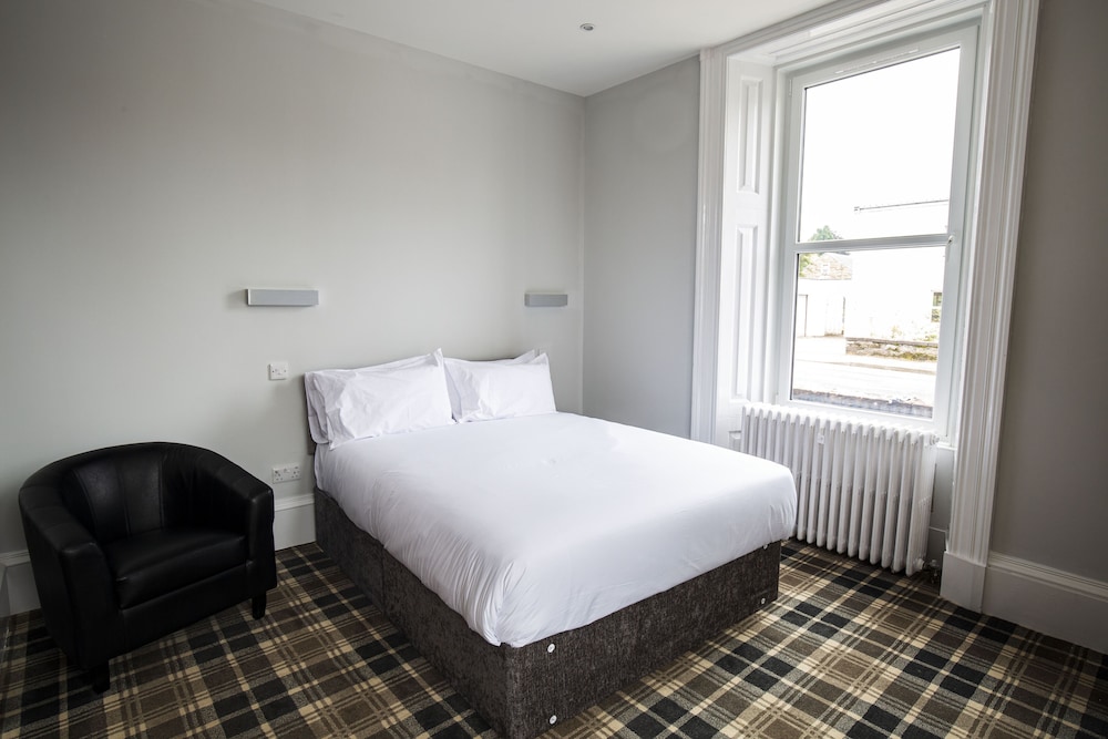 Crown Court Hotel & Bar 25/50