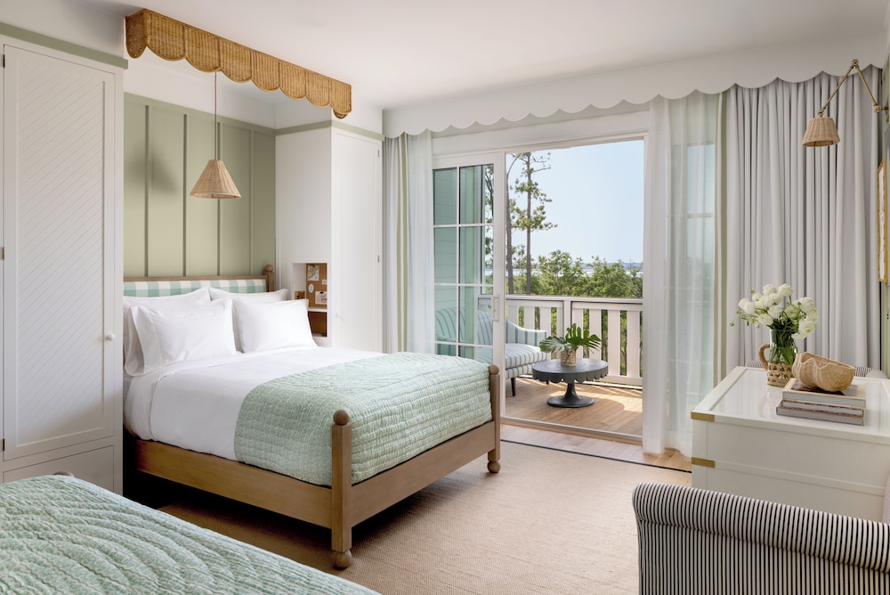 Room, 2 Queen Beds, River Front