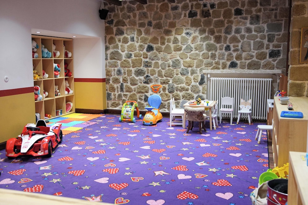 Vila Ebel Hotel, Pool & Spa 39/48
