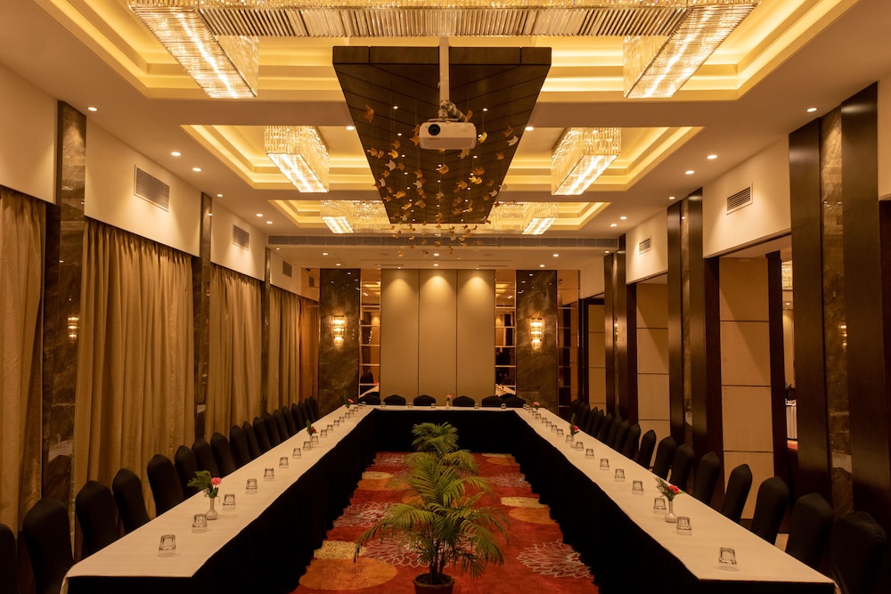 HOTEL SURYA ROYAL 26/41