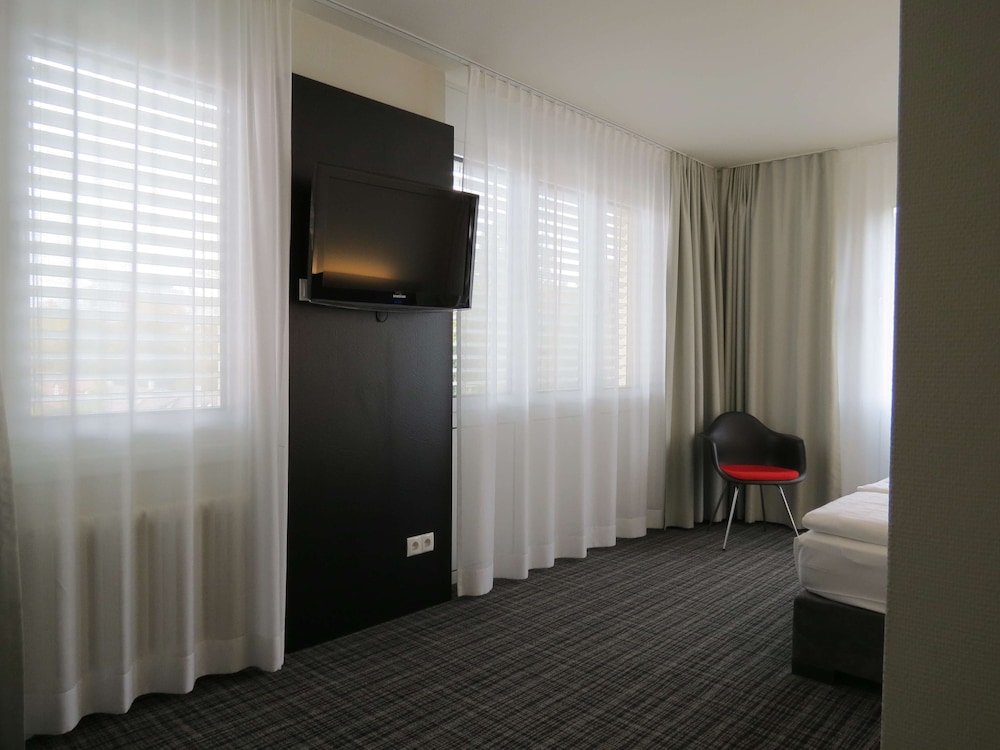 Comfor Hotel 53/72