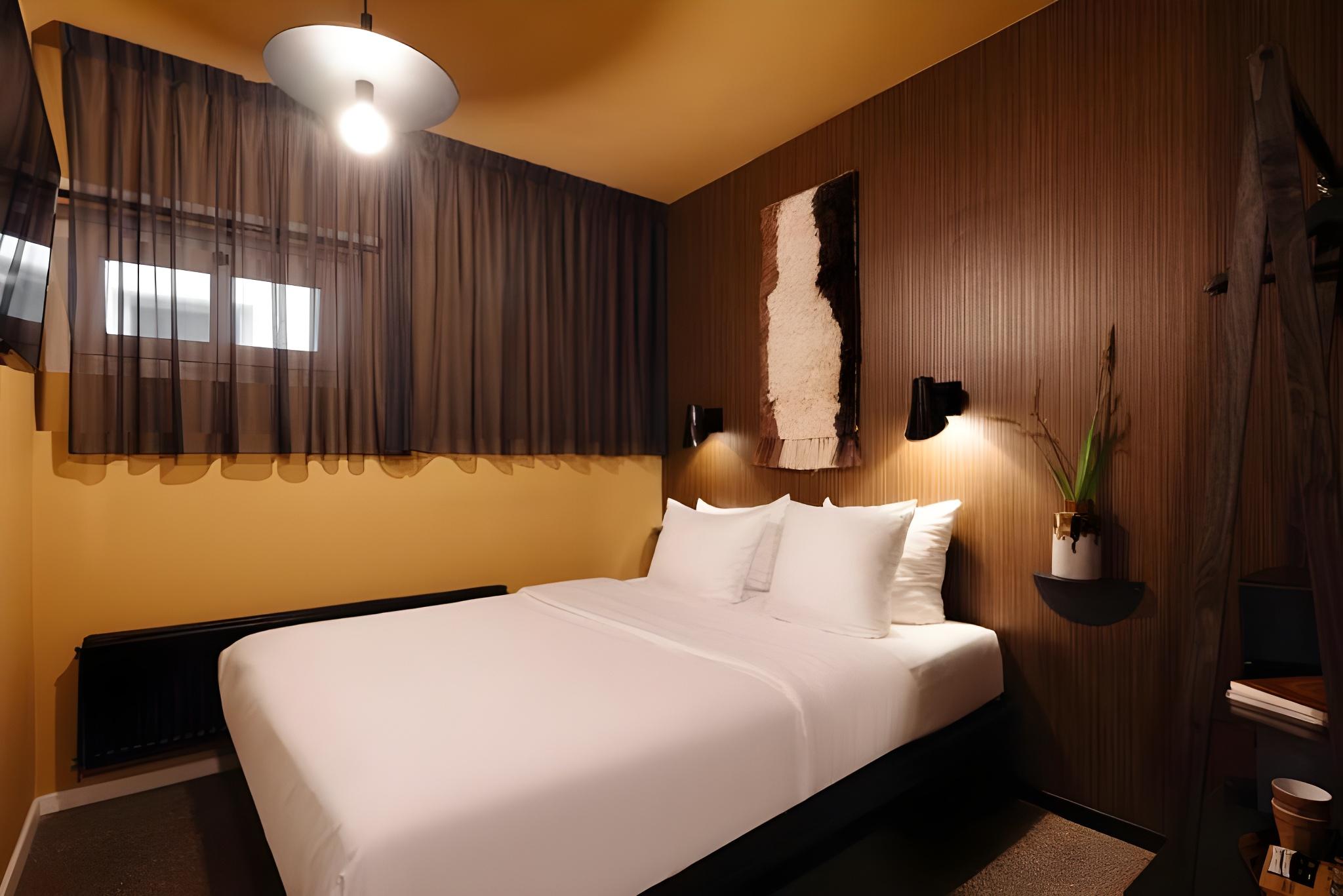 Semi Room, Basement, Semi Double Bed, Small