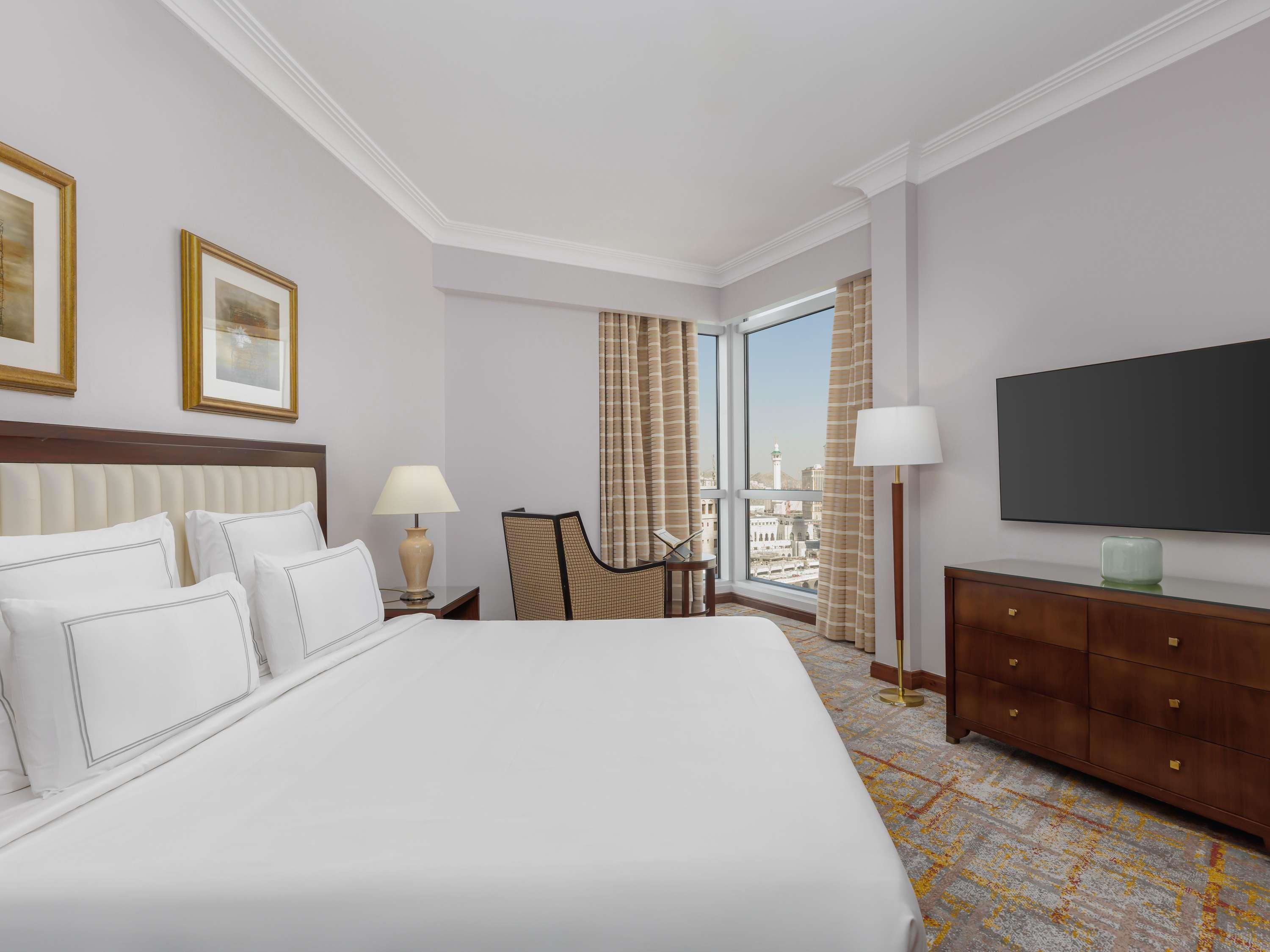 Junior Suite, Partial Kaaba View