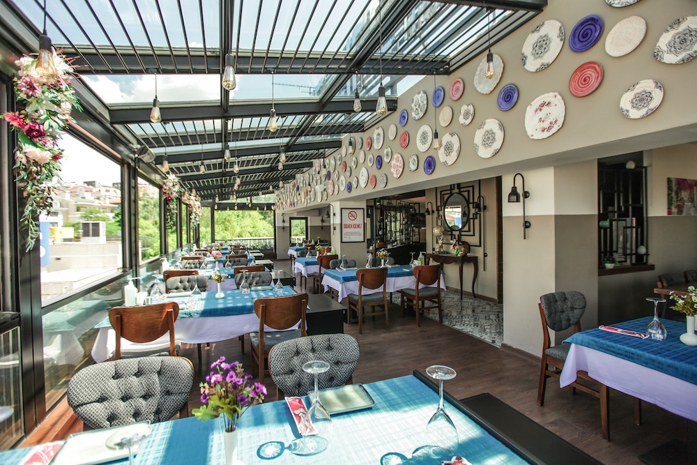 The Life Hotel & Spa 56/71