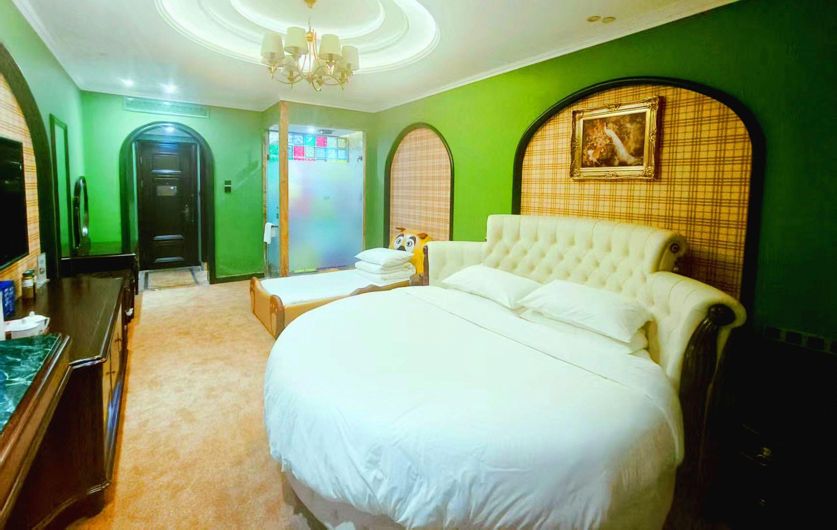 Fantawild Holiday Hotel 4/28