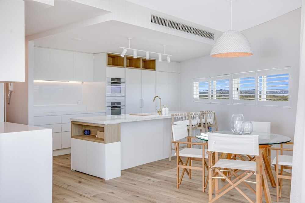 Kirra Surf Apartments 56/75