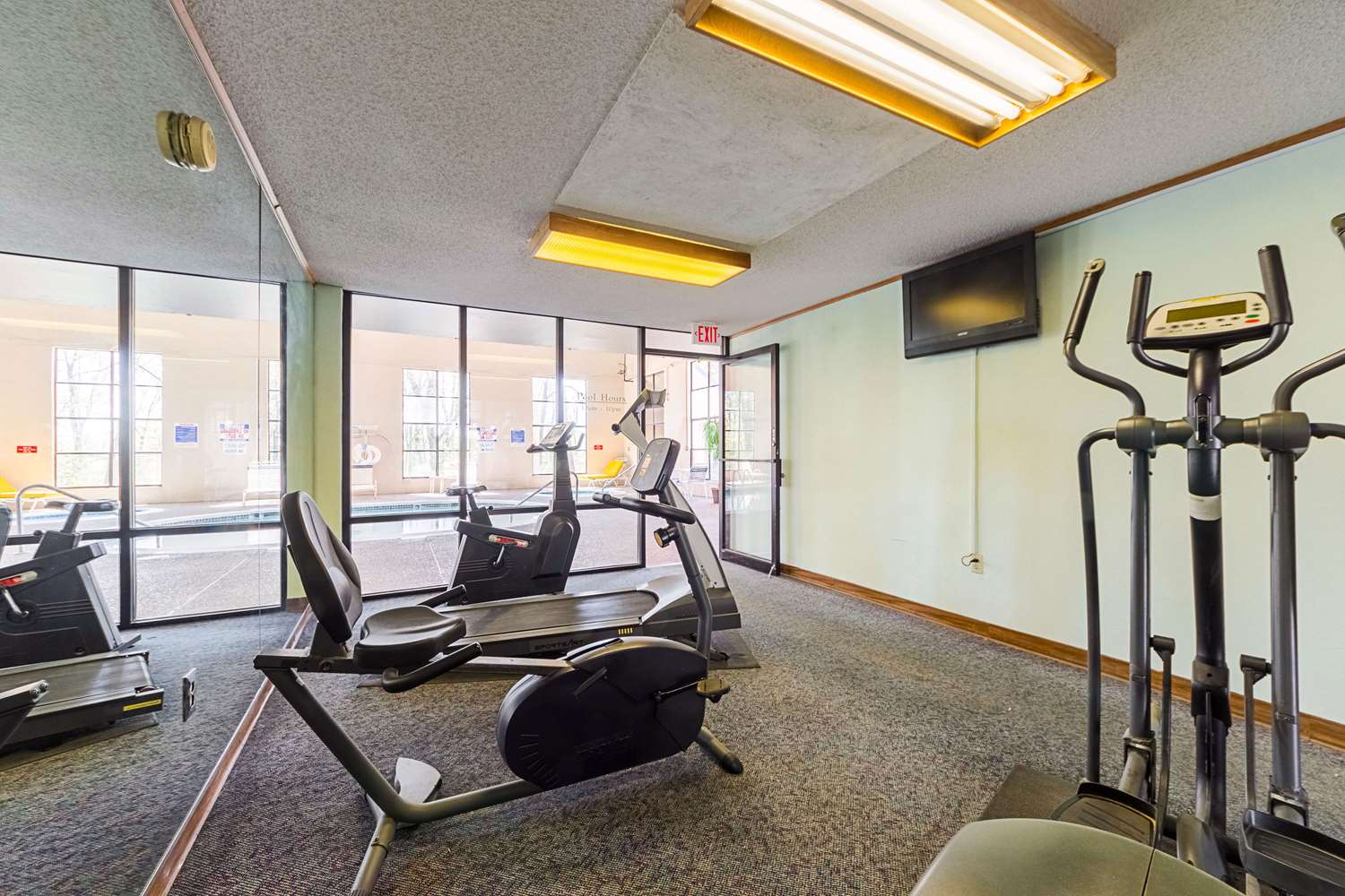 Eco Lodge Inn & Suites Bentonville near I 49 8/17