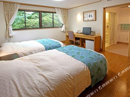 Standard, Twin Beds