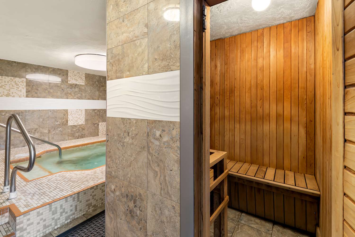 Best Western PLUS Inner Harbour Hotel 18/47
