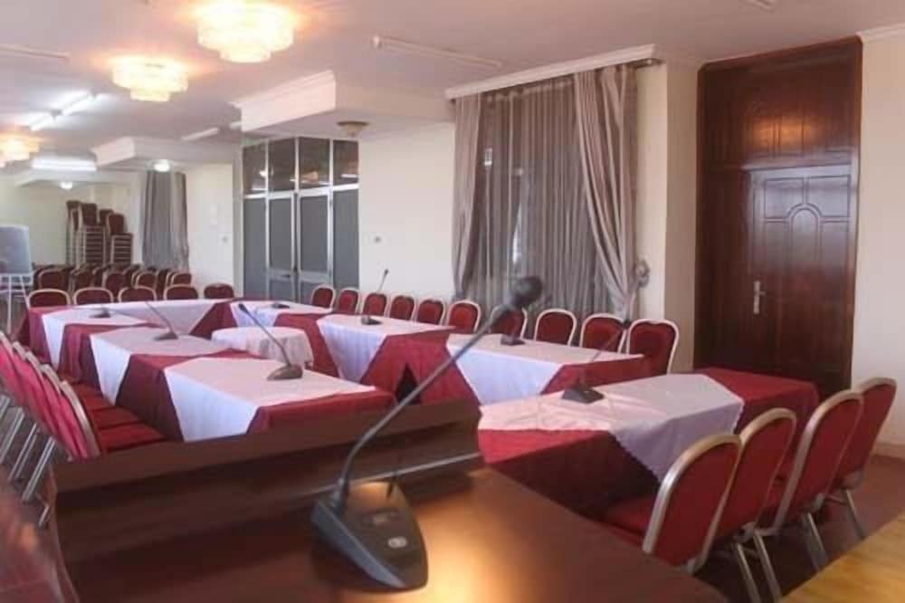 Tirar International Hotel 13/25