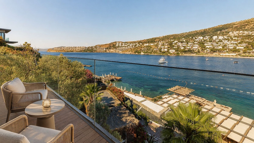 Mare Deluxe Residences and Villas 52/57