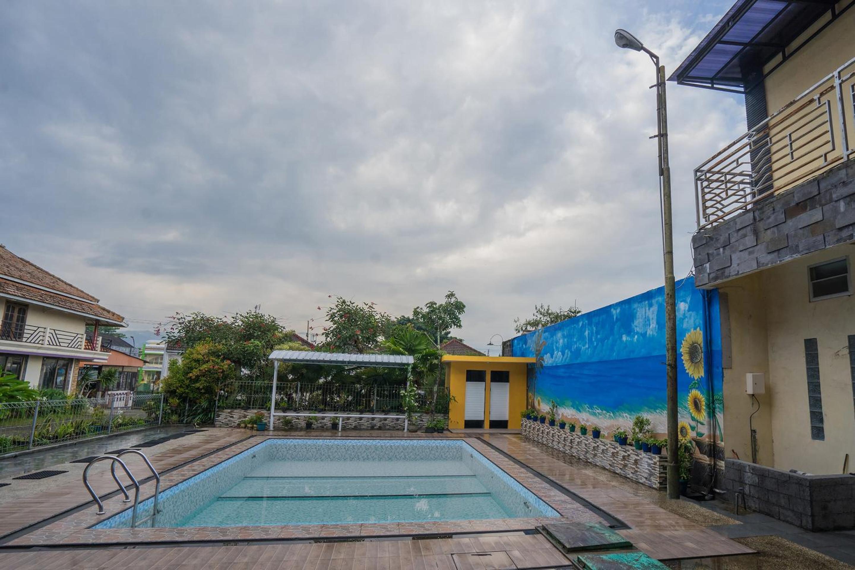 Hotel O Central Batu Near Jatim Park 3 Formerly Bunga Matahari Hotel 34/50