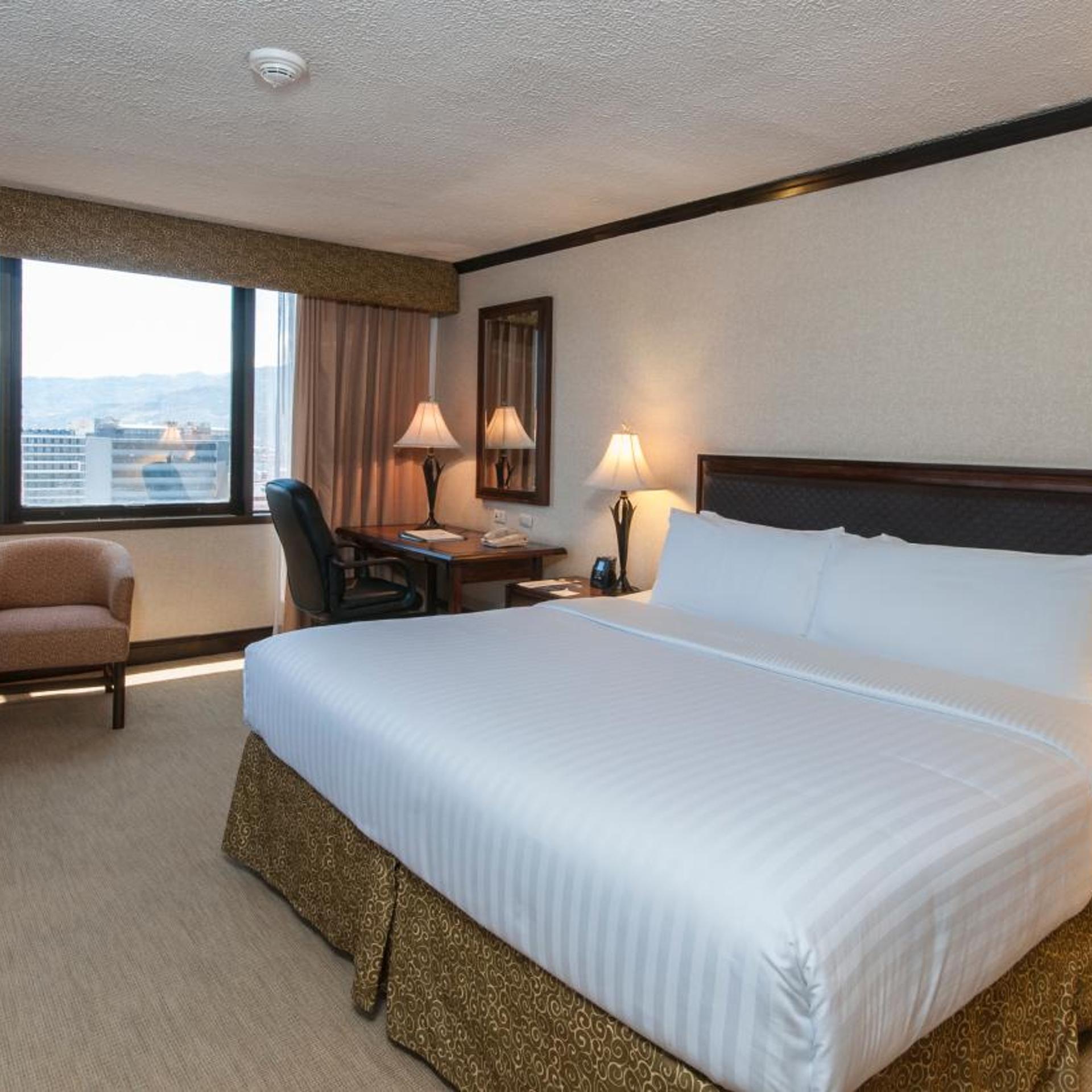 غرفة تنفيذية بسرير مزدوج بإطلالة على المدينة، Delta Hotels by Marriott San Jose Aurola 4/7